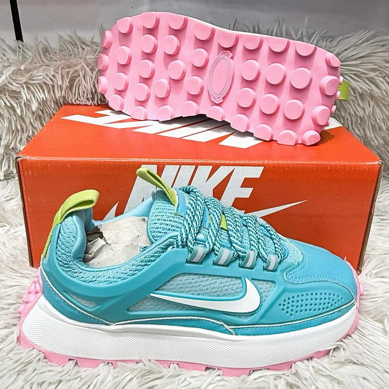 Modelo sport azul rosa