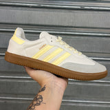 Modelo samba amarelo pastel