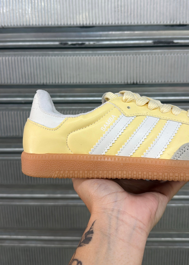 Modelo samba amarelo