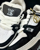 Trainer cravejado preto branco