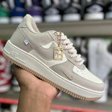 Modelo marc bege acinzentado