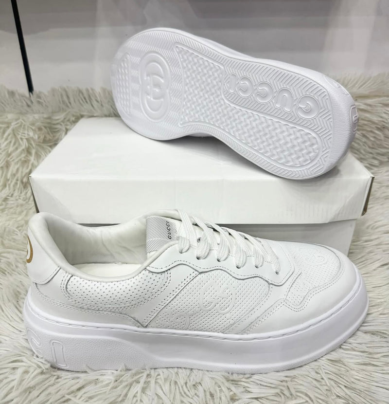 Modelo Gu space branco