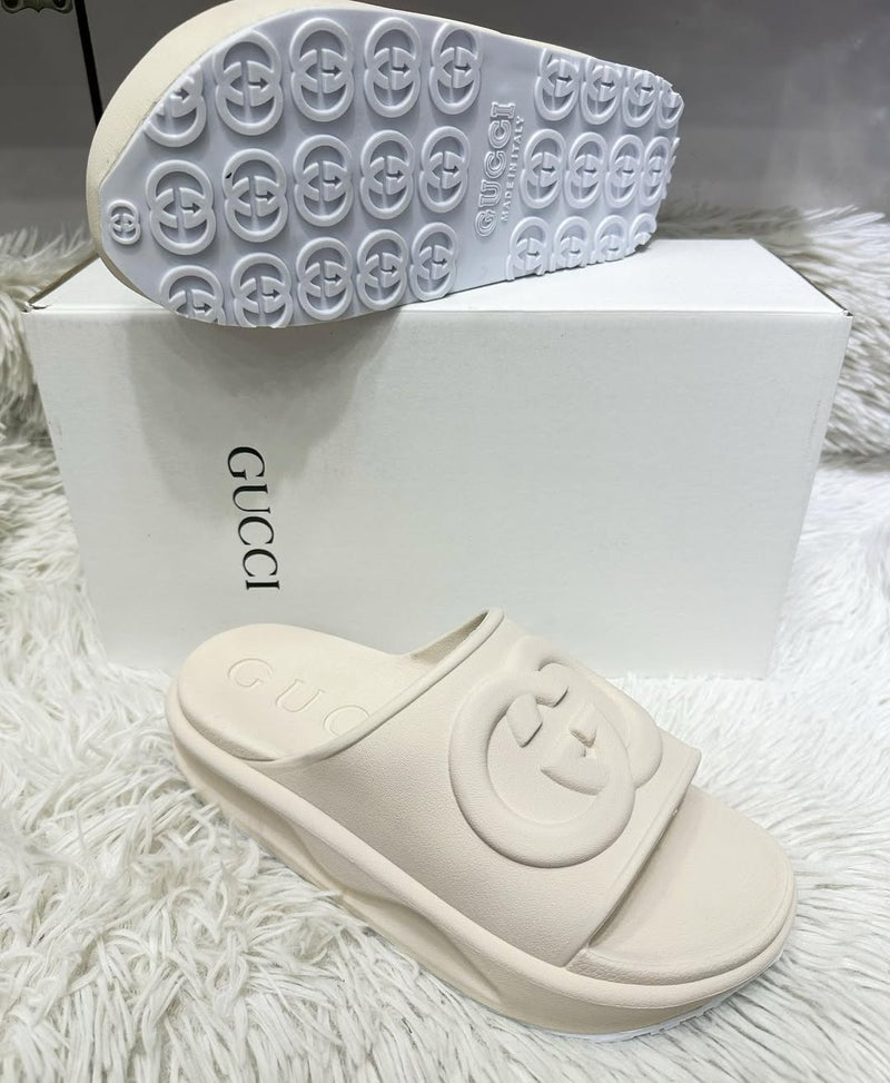 Chinelo Gu slide off