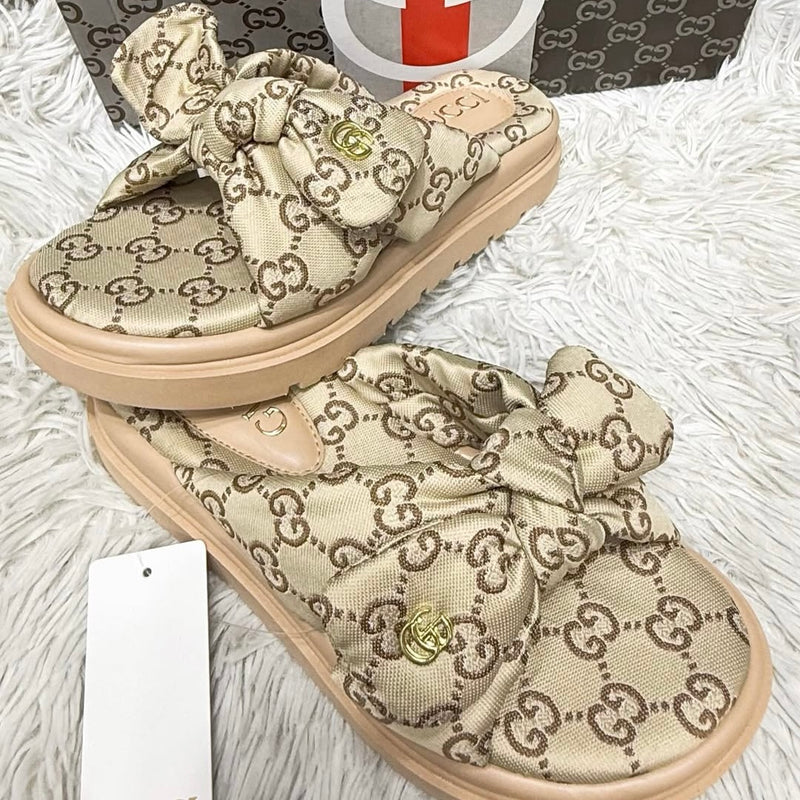 Chinelo Gu laço bege