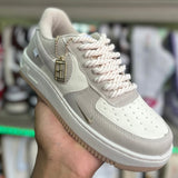 Modelo marc bege acinzentado