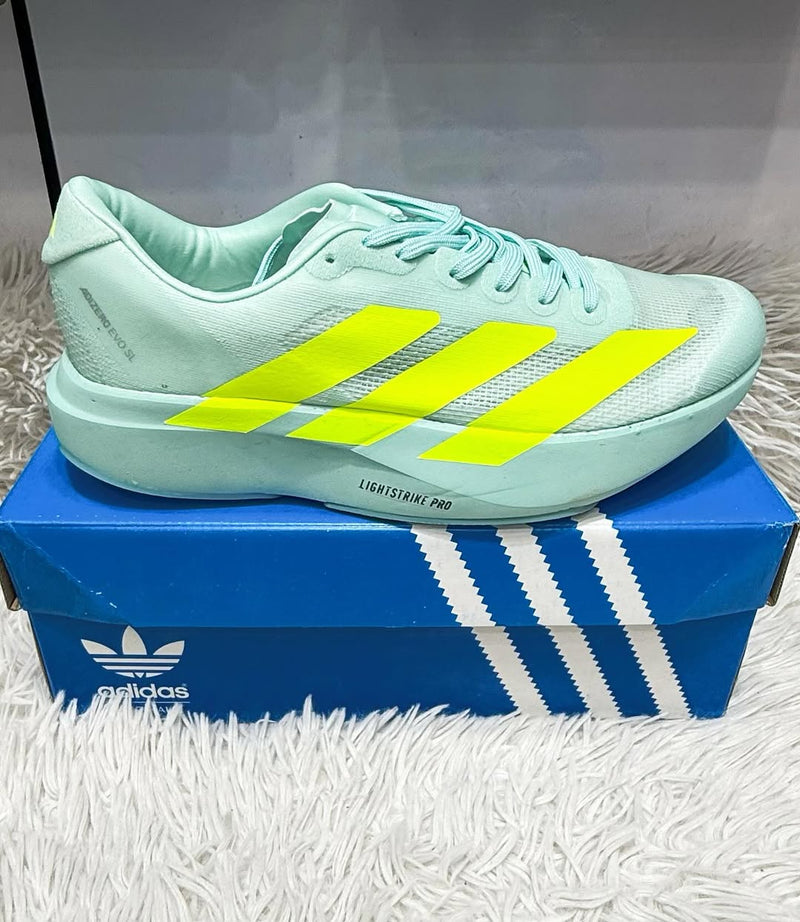 Modelo Ad running água