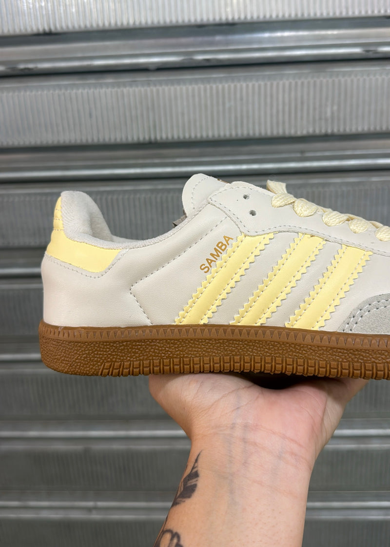 Modelo samba amarelo pastel