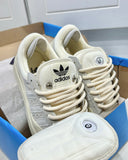 campus 00s X Bad Bunny bege