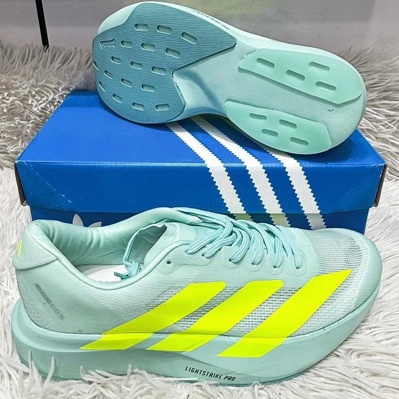 Modelo Ad running água