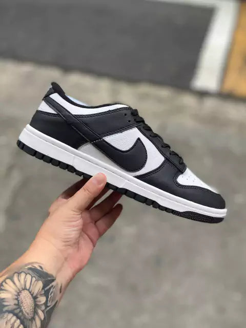 Nike dunk sb low sales black