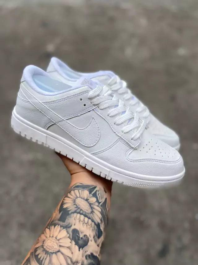 Nike sb hot sale dunk low white